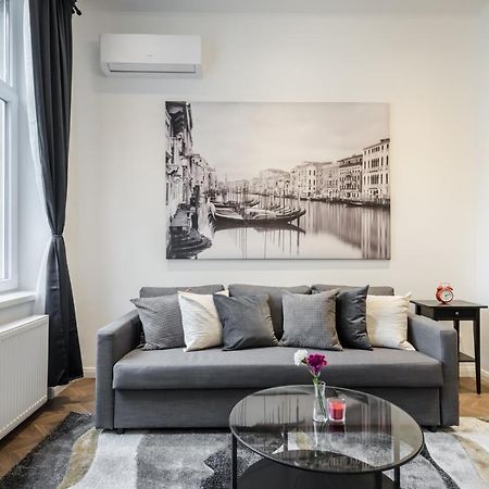 Bpr Sirius Suite With A/C Budapest Exterior photo