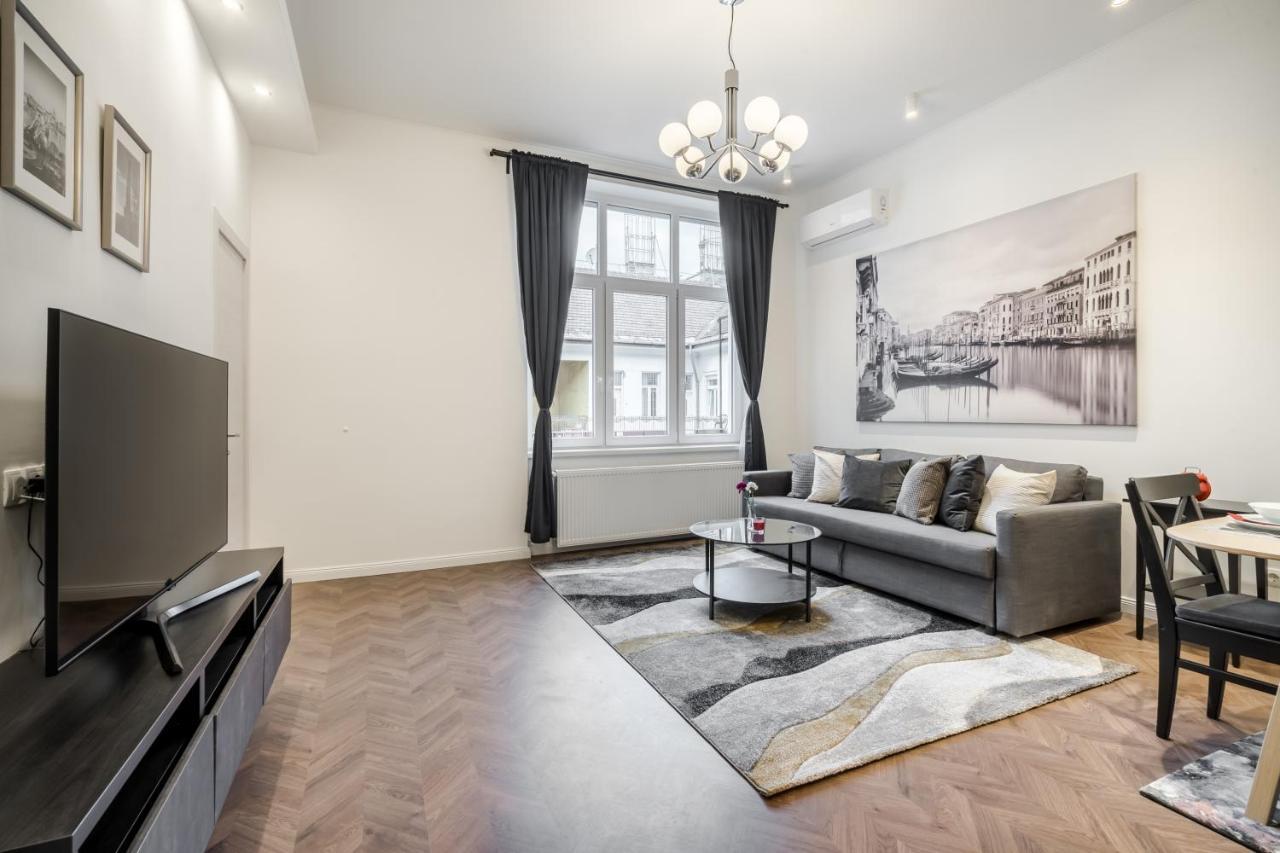 Bpr Sirius Suite With A/C Budapest Exterior photo